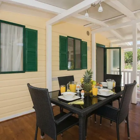 Sunce Mobile Homes & مكان تخييم